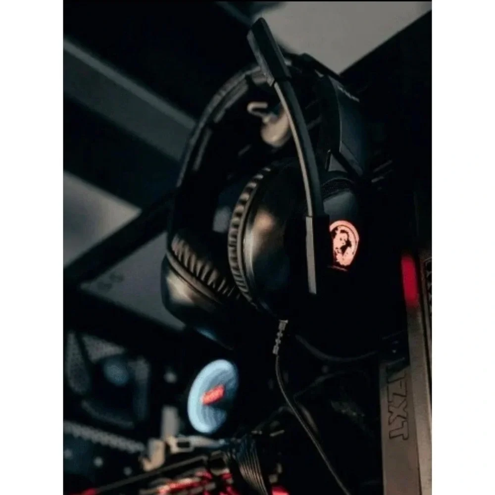 WeTheHype Prestige Professional Gaming Headset Black RedLED Noise Cancelling Mic